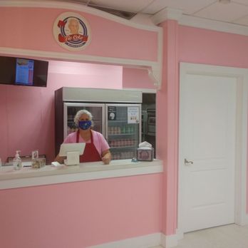 Tio Colo - Sweet lady, the daughter of the original owner, her dad - Ice Cream & Frozen Yogurt Near Me - Hialeah, Florida
