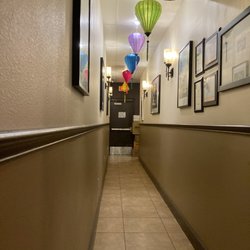 Saigon Bistro - To the bathrooms