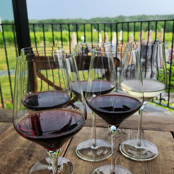 Laurentia Vineyard and Winery - Wineries Near Me - Madison, Ohio Laurentia Vineyard and Winery - Wineries Near Me - Madison, Ohio