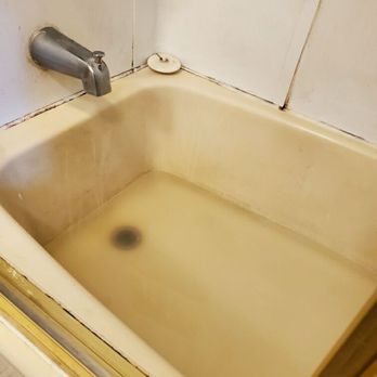 Southern Management Rentals - Bath tub not draining and causing sewage to flow into it - Property Management Near Me - Glen Rock, Pennsylvania Southern Management Rentals - Bath tub not draining and causing sewage to flow into it - Property Management Near Me - Glen Rock, Pennsylvania