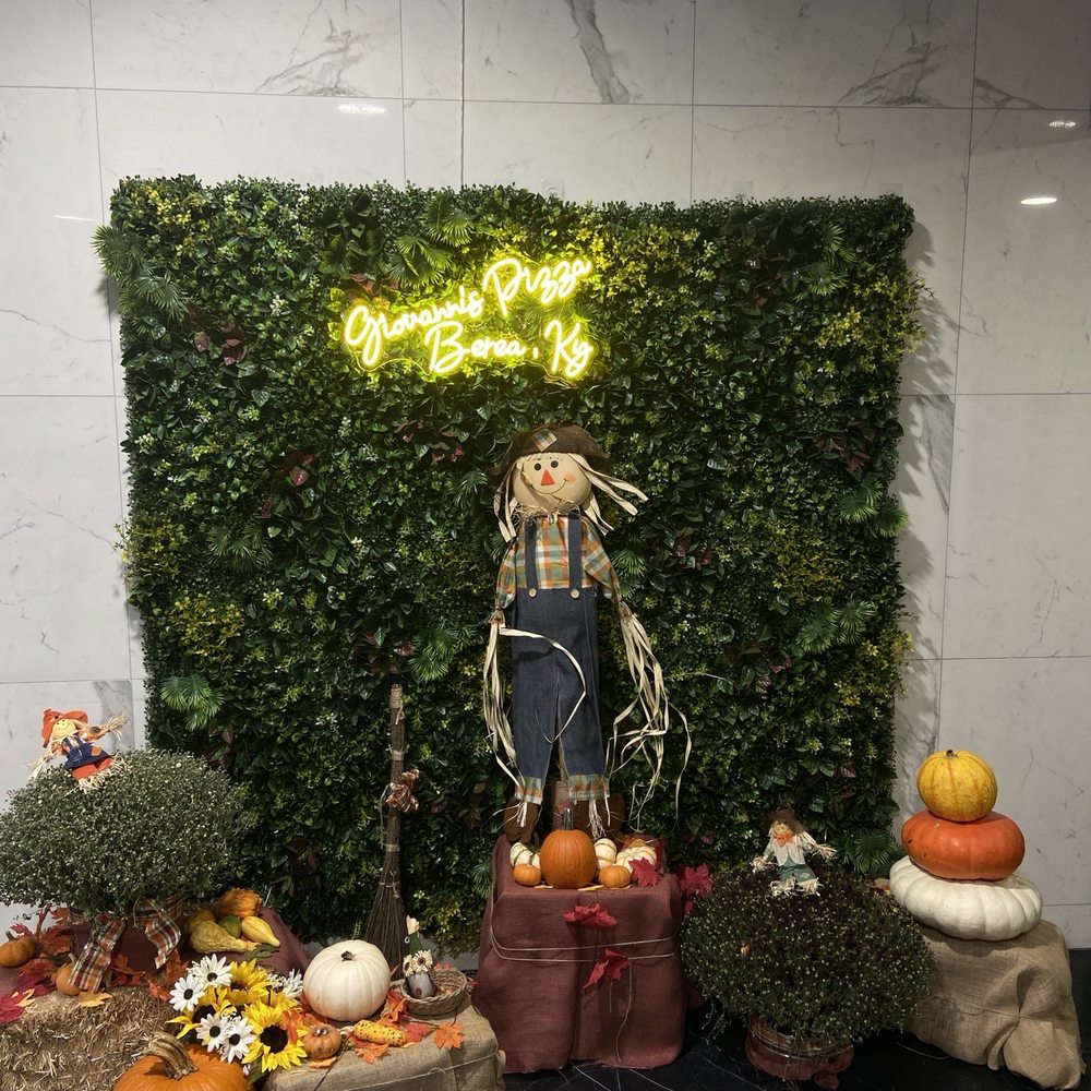 Giovanni's Pizza - Fall Display for Photos - Pizza Near Me - Berea, Kentucky Giovanni's Pizza - Fall Display for Photos - Pizza Near Me - Berea, Kentucky