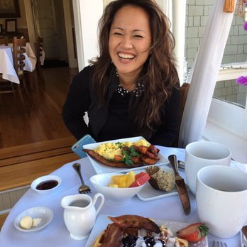 1801 First Inn - Enjoying a full filling breakfast! - Bed & Breakfast Near Me - Napa, California 1801 First Inn - Enjoying a full filling breakfast! - Bed & Breakfast Near Me - Napa, California