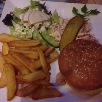 Le Saint-Tropez - Cheese burger - Brasseries Near Me - Ixelles, BRU Le Saint-Tropez - Cheese burger - Brasseries Near Me - Ixelles, BRU