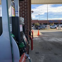 Kroger - This Kroger gas station has a lot of gas pumps, so customers don't have to wait long for pumps.