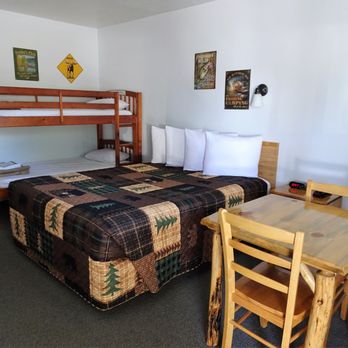 Eagle's Nest Motel - Bunk bed room - Hotels Near Me - Priest River, Idaho Eagle's Nest Motel - Bunk bed room - Hotels Near Me - Priest River, Idaho