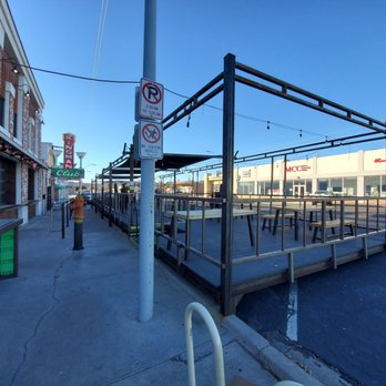 Rickety Cricket Brewing - Outdoor seating - Pizza Near Me - Kingman, Arizona