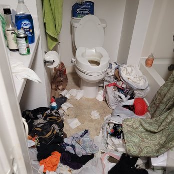 Zoom Excel - In this photo, you sell trash bags, excessive garbage, clothes and a dirty commode. - Office Cleaning Near Me Zoom Excel - In this photo, you sell trash bags, excessive garbage, clothes and a dirty commode. - Office Cleaning Near Me