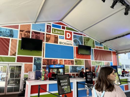 the Lawn on D by null