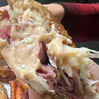 Finnegan's - Fantastic Reuben - Pubs Near Me - Huntington, New York