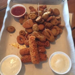 Bar Pm - Fried jalapeños and spicy mozzarella sticks