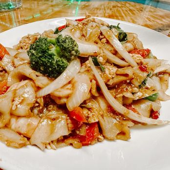 Bangkok Kitchen - Drunken Noodles - Thai Near Me - Odenton, Maryland
