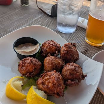Wahoo's Bar & Grill - Seafood Near Me - Islamorada, Florida