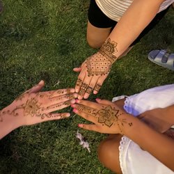 Gill’s Threading & Henna