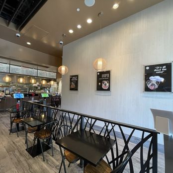 Izzy & Wooks - Dining area - Burgers Near Me - San Francisco, California