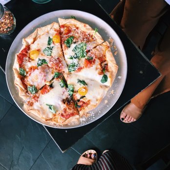 Venice Beach Wines - Margherita pizza - Wine Bars Near Me - Venice, California
