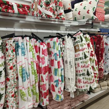 HomeGoods - Warm blankets for the holidays. - Home Decor Near Me - Charleston, South Carolina HomeGoods - Warm blankets for the holidays. - Home Decor Near Me - Charleston, South Carolina