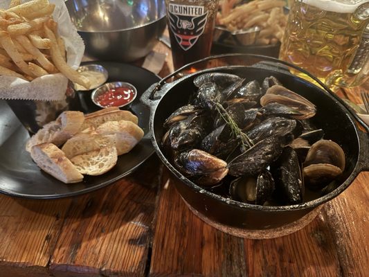 St. Arnold's Mussel Bar by null