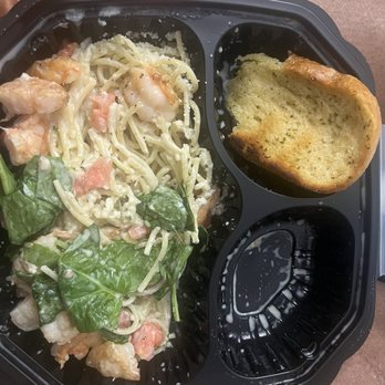 Sylk Cove Cocktail Lounge - Shrimp Pasta w/ garlic bread 9/10 - Lounges Near Me - Brooklyn, New York