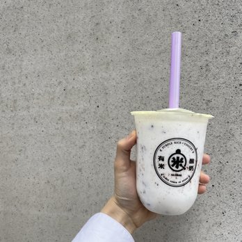 Yomie’s Rice x Yogurt - a hand holding a cup of milk tea - Ice Cream & Frozen Yogurt Near Me - Toronto, Ontario Yomie’s Rice x Yogurt - a hand holding a cup of milk tea - Ice Cream & Frozen Yogurt Near Me - Toronto, Ontario