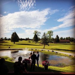 Tawas Creek Golf Course - Wedding in front of the fountain
