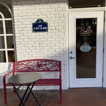 Cafe C'est Si Bon - a red bench outside a cafe - Cafes Near Me - West Vancouver, British Columbia