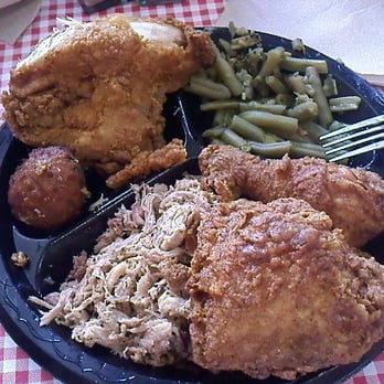 High Cotton BBQ - 3 meat platter: 2 orders of fried chicken and 1 order of pulled pork.  Side of mac n' cheese (not shown) and green beans. - Barbeque Near Me - Kitty Hawk, North Carolina