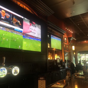 BJ's Restaurant & Brewhouse - New American Near Me - Sunset Valley, Texas