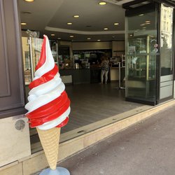 La Boulangerie du Château - Entrance to bakery/patisserie in early June 2018.