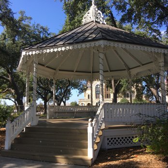 DeLeon Plaza - Parks Near Me - Victoria, Texas