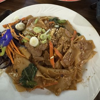 The Crying Tiger - Pad see ew beef - Laotian Near Me - Largo, Florida