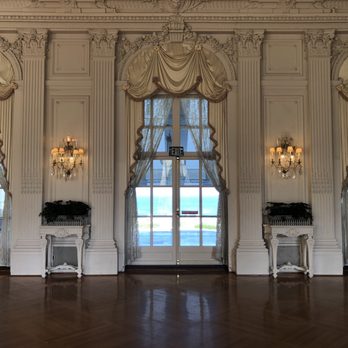 Rosecliff Mansion - Museums Near Me - Newport, Rhode Island