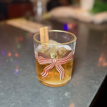Jimmy D's - Bows Before Bros - bourbon, salted caramel whiskey, cocoa bitters, honey, vanilla, gold - Dance Clubs Near Me - Pittsburgh, Pennsylvania