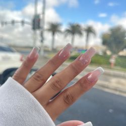 Rainbow Nails & Spa - the most perfect French tip !