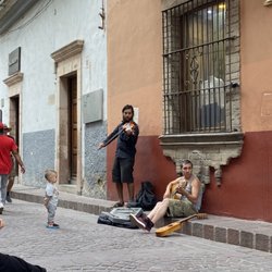 Disfrutando de Son cubano callejero en la ciudad de Guanajuato