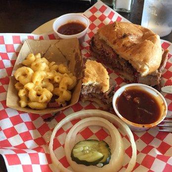 Hog Wild Bar-B-Que - Brisket sandwich with Mac and cheese - Barbeque Near Me - Placerville, California