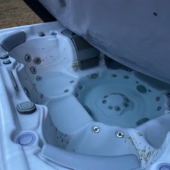 Vrbo - moldy nonworking hot tub. - Vacation Rentals Near Me - Wareham, Massachusetts