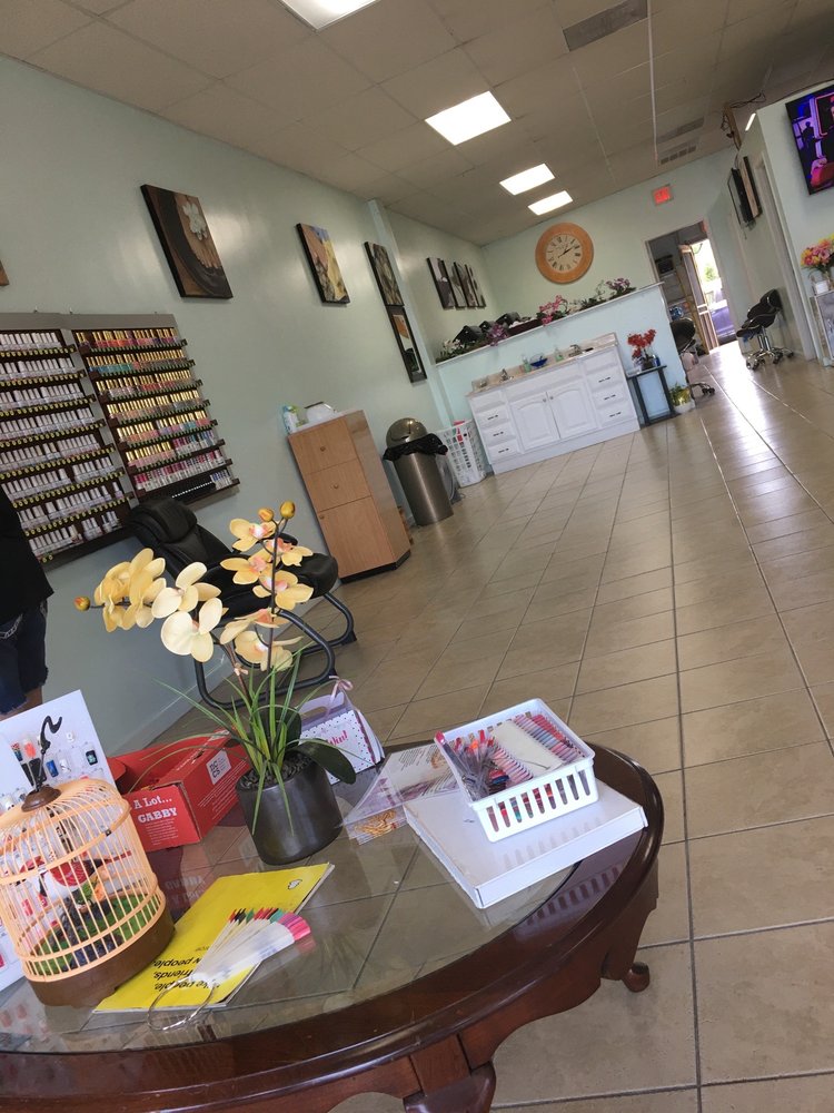 KS NAILS & SPA Nail Salons 109 Lew Dewitt Blvd, Waynesboro, VA