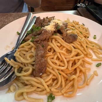 Yang Kee Dumpling - Garlic noodles with beef - Dim Sum Near Me - Davis, California