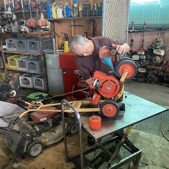 Bellflower Lawnmower - Quick oil change - Outdoor Power Equipment Services Near Me - Bellflower, California