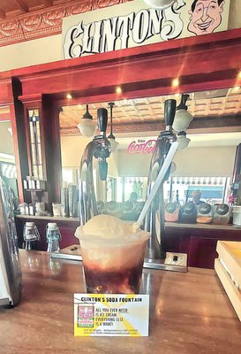 Clinton's Soda Fountain by null