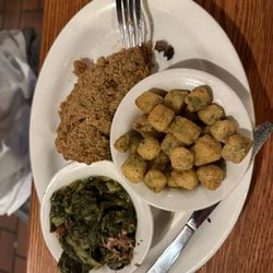 Country fried steak. Where's the gravy?? I dunno but it ain't on this plate.