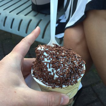 Crazees - Vanilla with chocolate sprinkles - Ice Cream & Frozen Yogurt Near Me - Rumson, New Jersey