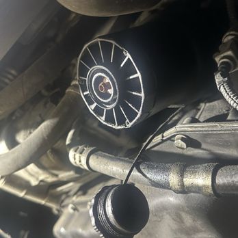 Jiffy Lube Oil Change - THEY LEFT MY OIL CAP UNSCREWED!!!!!! IT HAS BEEN LEAKING FOR 5 MONTHS!!! - Oil Change Stations Near Me - Fontana, California