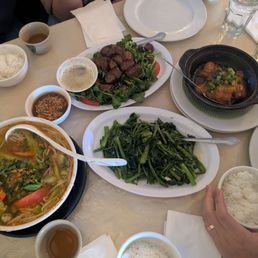 Canh chua tôm Bò lúc lắc Cá kho tộ Rau muống xào Canh chua tôm Bò lúc lắc Cá kho tộ Rau muống xào