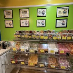 Yoloberry Yogurt - Candy toppings