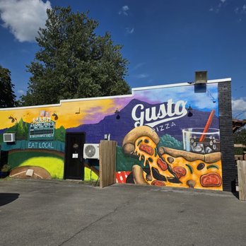 Gusto’s Pizza - The mural painted on the side wall of the building of the restaurant. - Pizza Near Me - Salem, Virginia