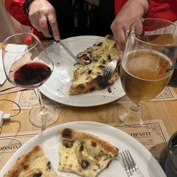 Le Pizzaiolo - Chicken mushroom all of cream sauce pizza...