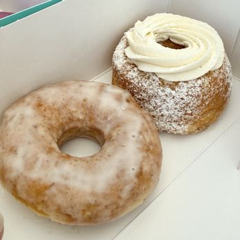 Five Daughters Bakery - Yeast Raised Purist & Vanilla Cream - Bakeries Near Me - Nashville, Tennessee