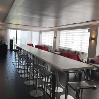 Hilton Miami Downtown - Lounge. See any charging ports? Nah - Hotels Near Me - Miami, Florida Hilton Miami Downtown - Lounge. See any charging ports? Nah - Hotels Near Me - Miami, Florida