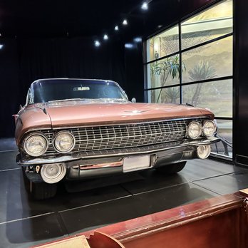 Cadillac Cafe - CAr on display - Breakfast & Brunch Near Me - Portland, Oregon